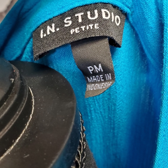 I.N. Studio Women’s Blue Size: Petite Medium roll tab Sleeve Button Front Blouse - Picture 5 of 5